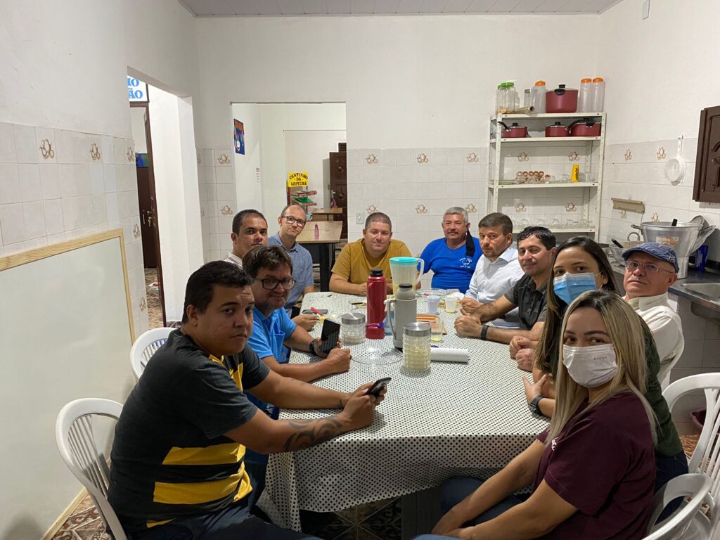 O jantar contou com a participação do prefeito Helhinho Souza, da vice-prefeita Daiane Dantas, auxiliares e secretários do governo municipal - Foto: Divulgação