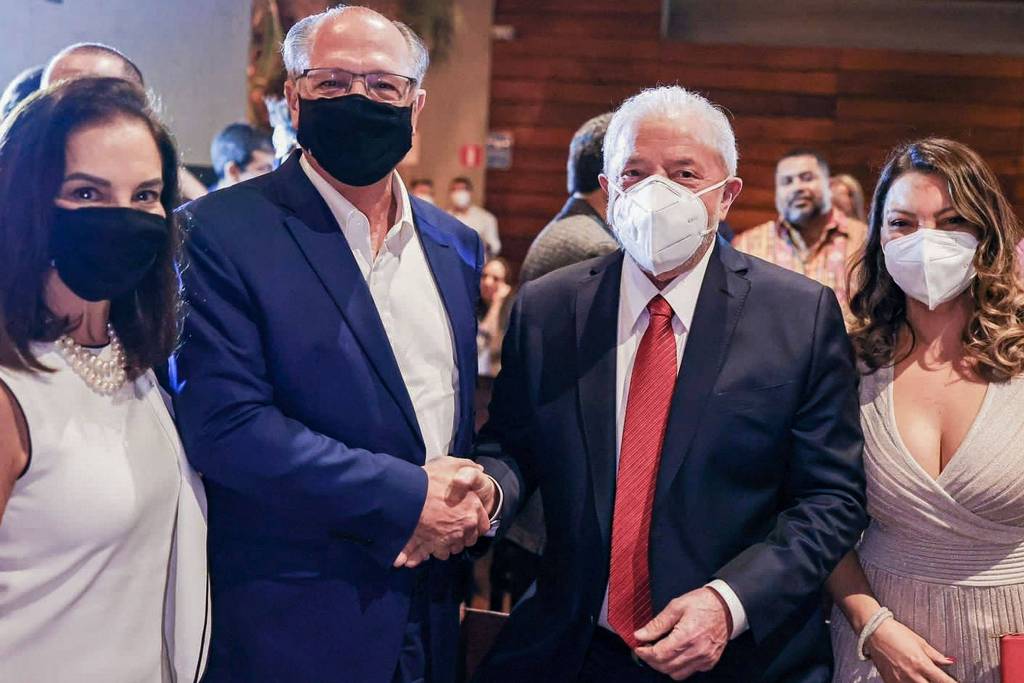 Geraldo Alckmin e Lula durante jantar do Grupo Prerrogativas, em São Paulo, em dezembro - Ricardo Stuckert/AFP