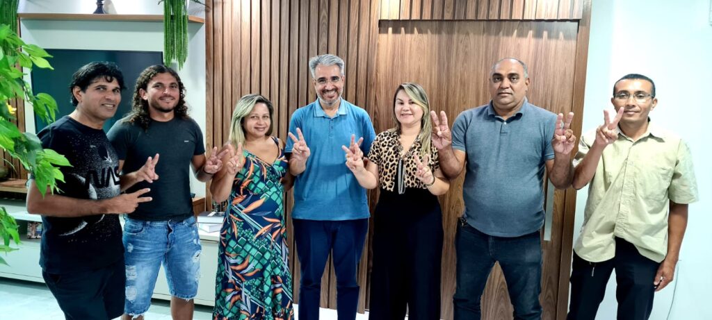 Tanilson ao lado da prefeita Lili e vereadores da base aliada - Foto: Reprodução/Assessoria
