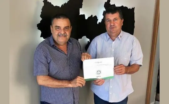 Prefeito Totó recebe certificado do MPPB, na Famup – Foto: Assessoria
