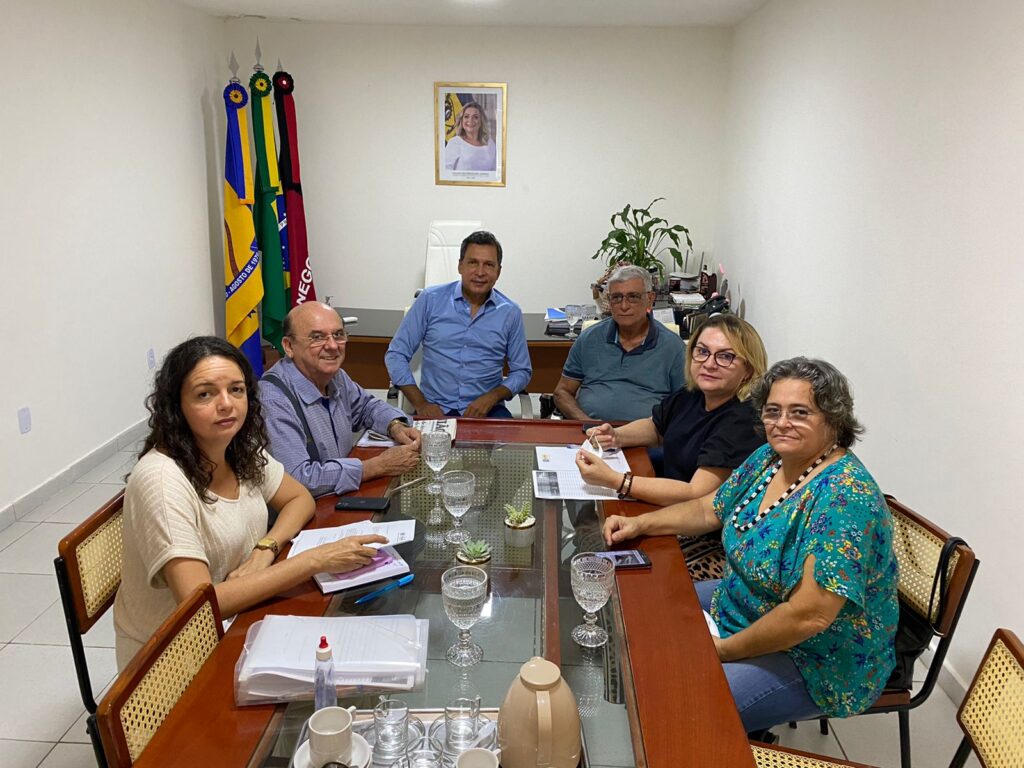 Prefeita Magna Gerbasi em reunião com o secretário de Estado da Cultura - Foto: Divulgação/CCOM