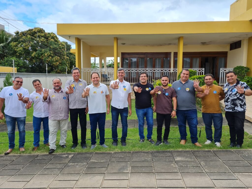 Ex-prefeito de Juripiranga, vereadores e lideranças políticas aderiram a candidatura de Dr. Eduardo Brito - Foto: Ascom