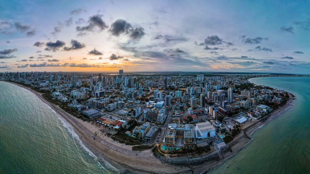 João Pessoa foi se expandindo até chegar ao mar e hoje conta com quase 90 bairros - Foto: Divulgação