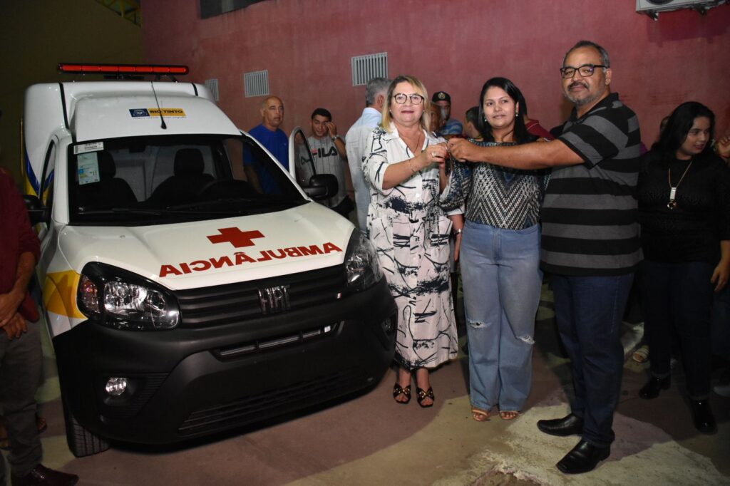 “Essa ambulância trará conforto e agilidade nos atendimentos da Vila Regina e comunidades”, destacou prefeita – Foto: Assessoria