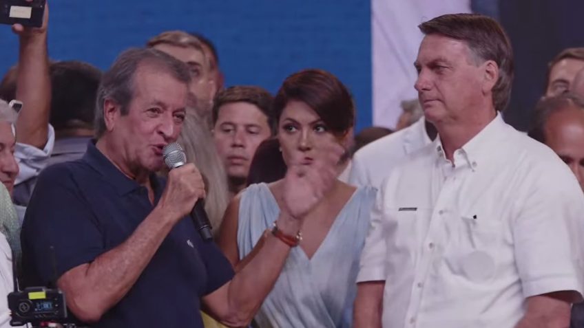Presidente do PL, Valdemar Costa Neto (esq.) durante o lançamento da pré-candidatura à reeleição de Bolsonaro, em março – Reprodução/YouTube