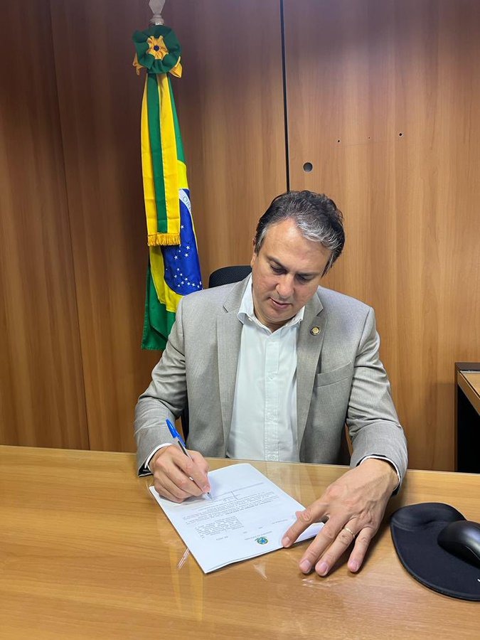 Portaria foi assinada pelo ministro da Educação, Camilo Santana — Foto: Reprodução/Instagram