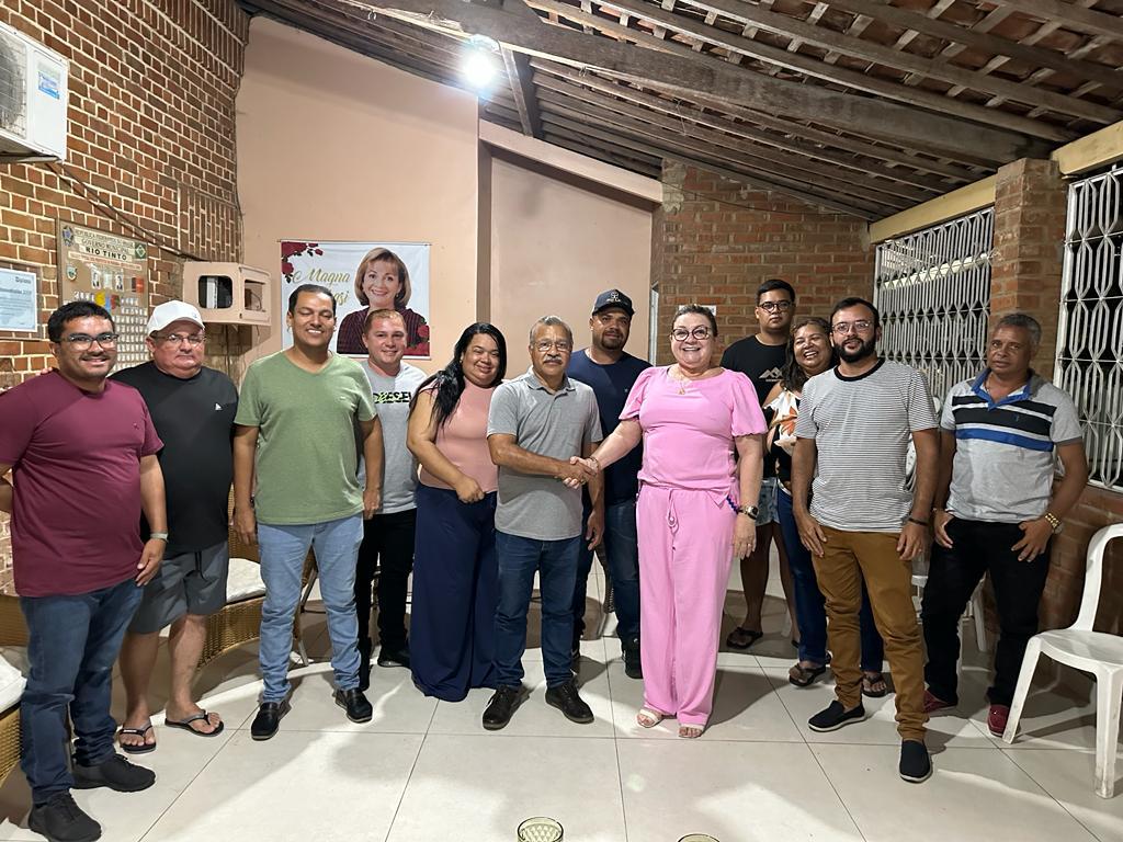 Acompanhado por correligionários, Nel Barão adere ao grupo político da prefeita Magna Gerbasi, de Rio Tinto - Foto: Reprodução/Redes Sociais