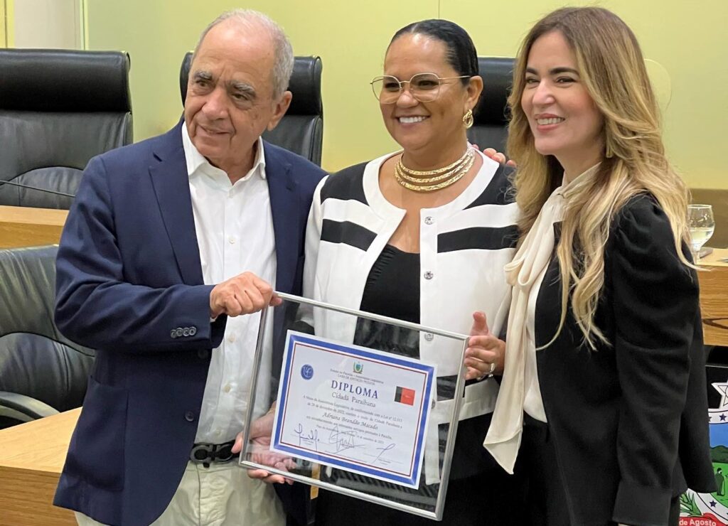 A solenidade aconteceu no Plenário da AL e contou com a presença de profissionais da imprensa – Foto: Reprodução