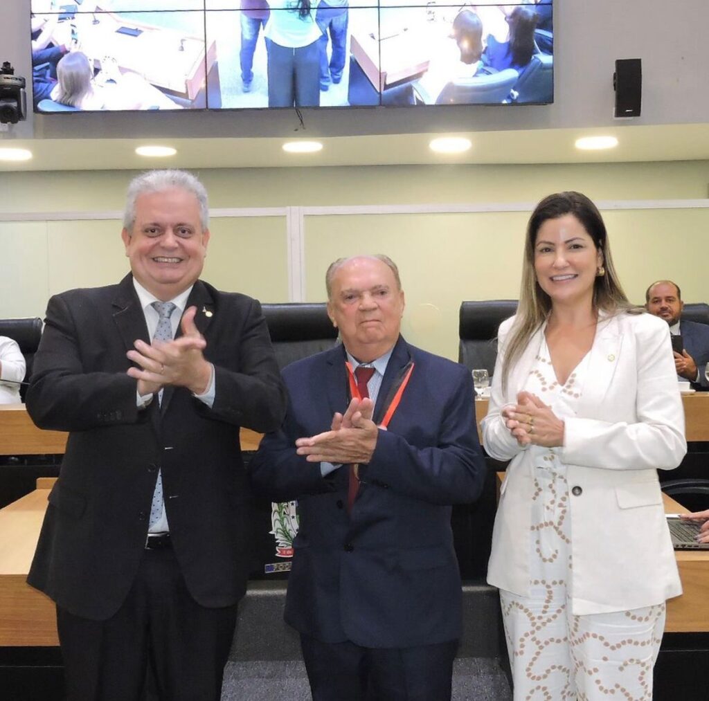 Médico foi homenageado com a Medalha Governador Pedro Gondim – Foto: Assessoria