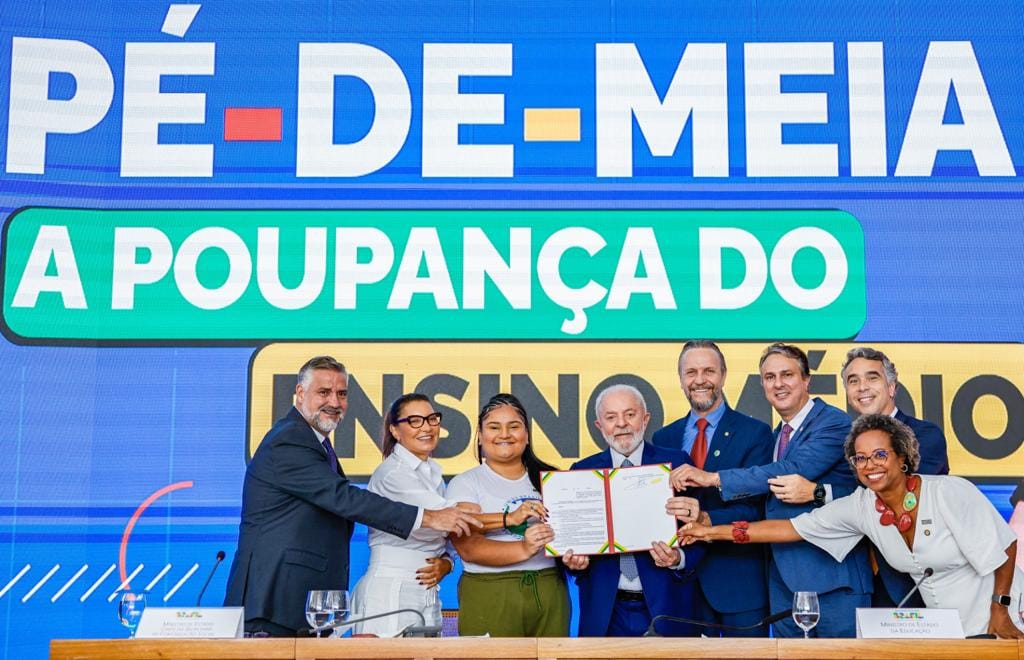 Serão priorizados alunos cuja renda familiar per capita mensal seja igual ou menor a R$ 218 - Foto: Agência Brasil
