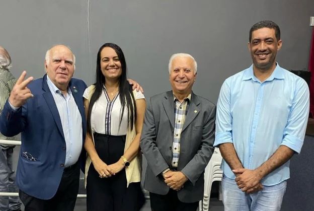 Carlyanne é educadora e uma entusiasta da literatura – Foto: Assessoria