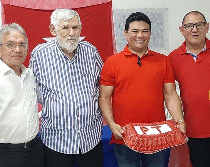 Ficha foi assinada na presença do deputado federal do PT-PB, Luiz Couto – Foto: Assessoria