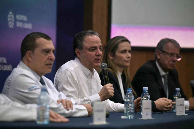 Médico Roberto Kalil fala sobre o estado de saúde de Lula - Foto: NELSON ALMEIDA / AFP