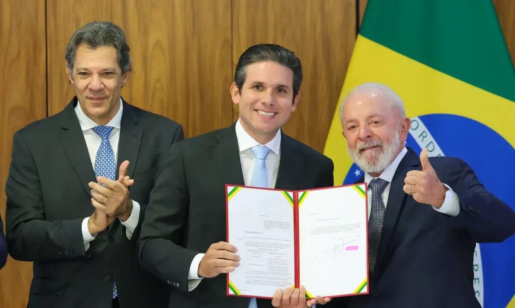 Lula ao lado do presidente da Câmara, Hugo Motta - Foto: Fabio Rodrigues-Pozzebom/ Agência Brasil