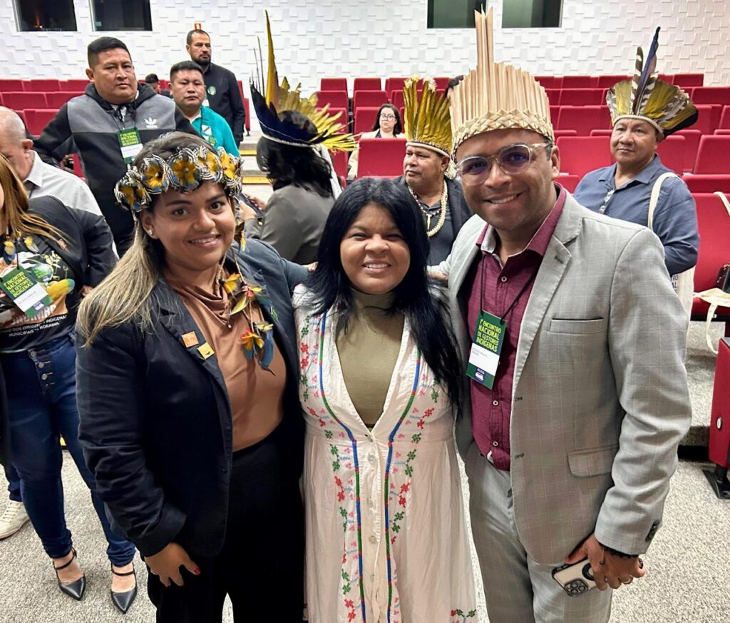 Secretário Rodrigo Araújo e a secretária Adjunta Maiara Padilha, ao lado da ministra Sonia Guajajara - Foto: Divulgação