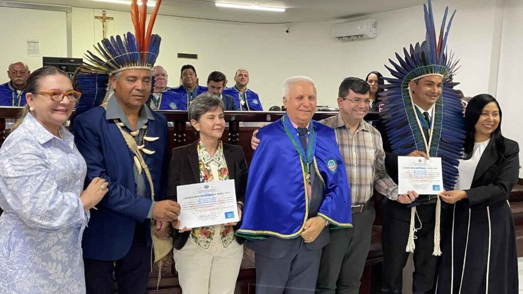 O juiz Judson Kildere com o desembargador Marcos Cavalcanti — Foto: Divulgação