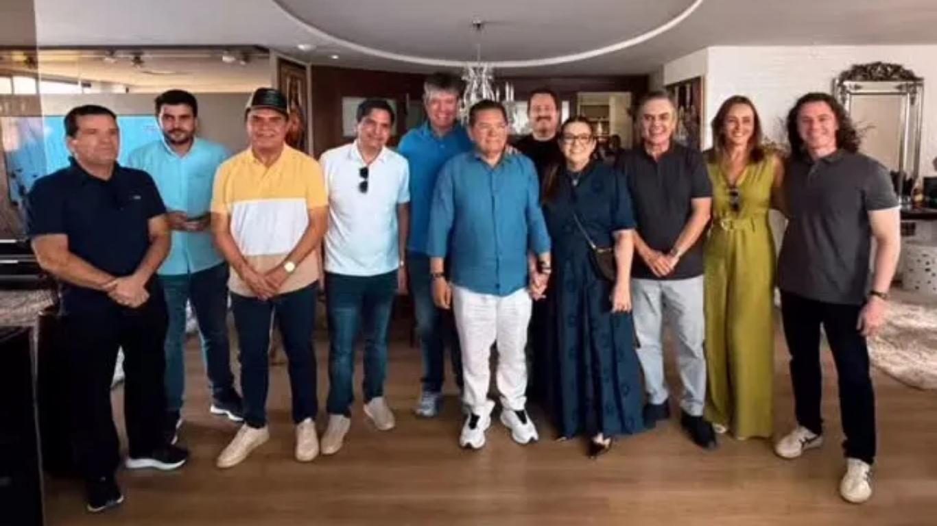 Oposição abriu as comemorações cantando parabéns