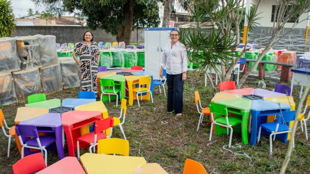 Prefeita Magna Gerbasi e a secretária de Educação, Marielze Fernandes — Foto: Divulgação