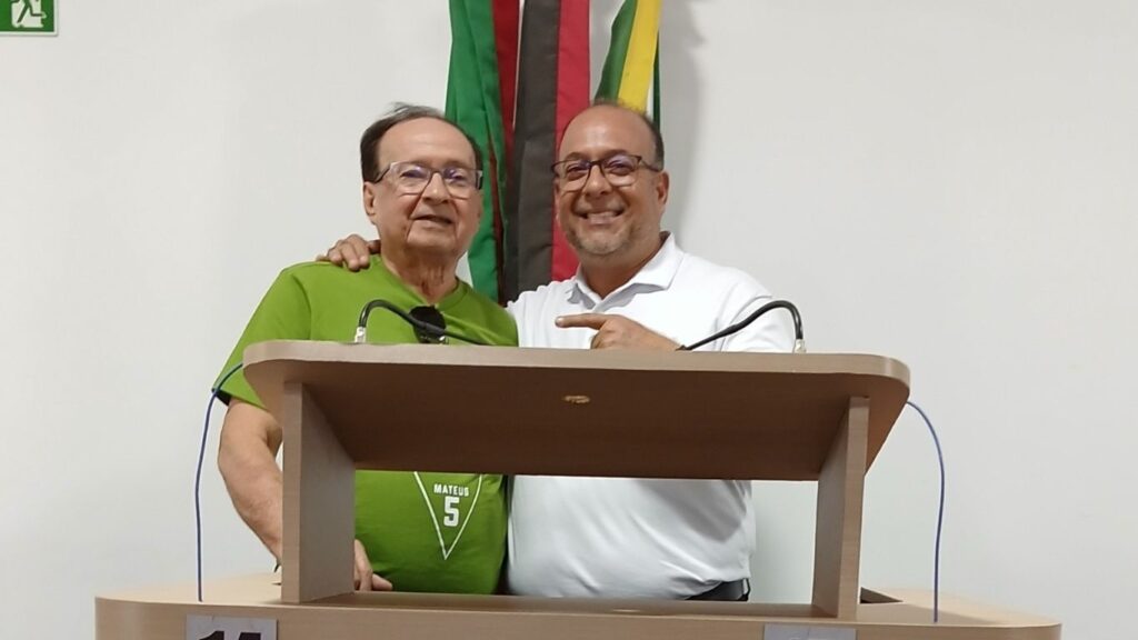 Ex-vereador Crisanto Cavalcante e o seu filho e vereador Crisanto Segundo — Foto: Redes Sociais