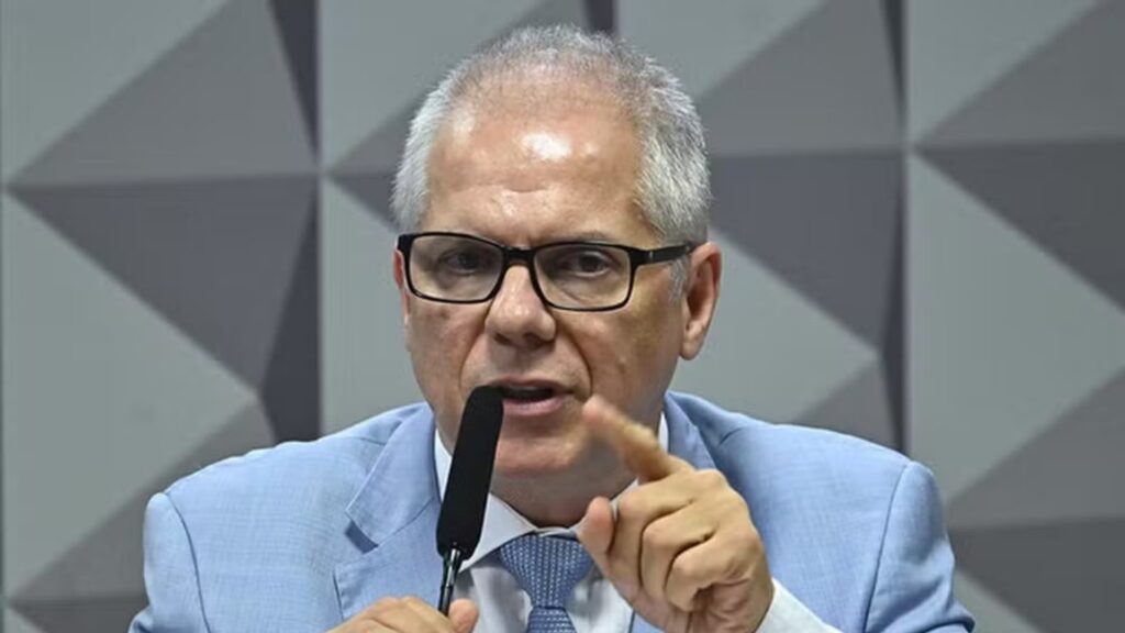 Ex-presidente do INSS Alessandro Stefanutto em depoimento à CPMI do INSS no Senado — Foto: Jefferson Rudy/Agência Senado