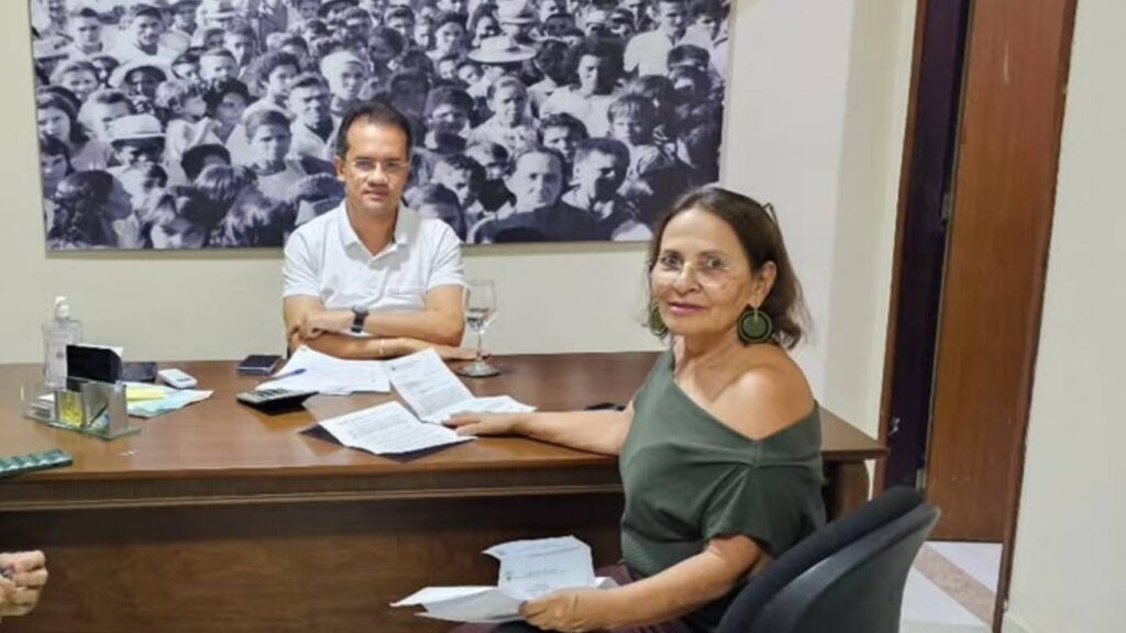 Prefeito Batista Torres e a secretária Jaqueline Morais — Foto: Redes Sociais