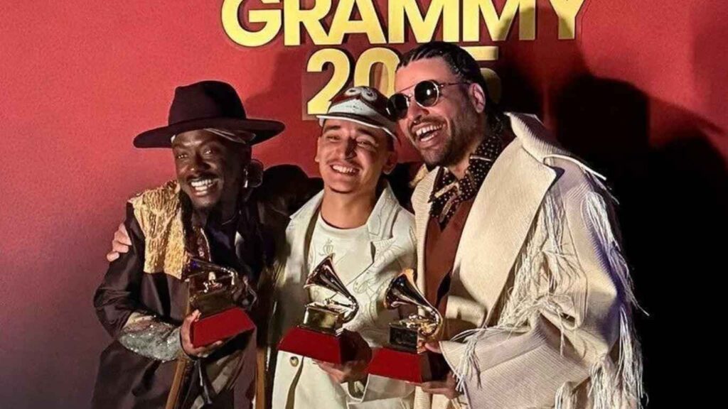 João Gomes ganha primeiro Grammy Latino da carreira — Foto: Instagram / Dominguinho