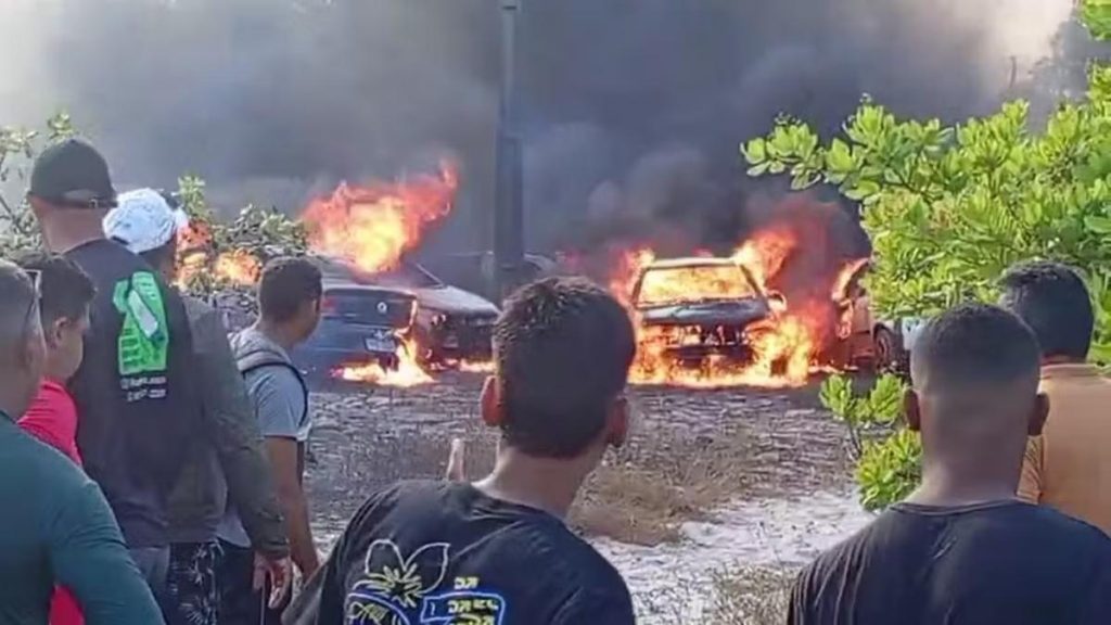 Incêndio destruiu vários carros em Barra de Mamanguape, PB — Foto: Nilton Pereira