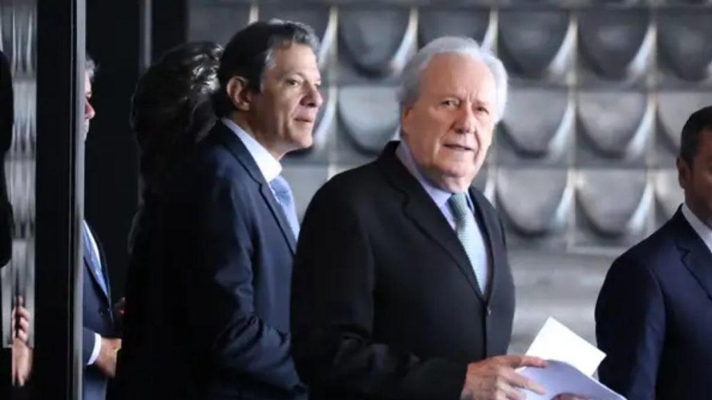 Os ministros da Justiça e Segurança Pública, Ricardo Lewandowski, e da Fazenda, Fernando Haddad — Foto: José Cruz/Agência Brasil