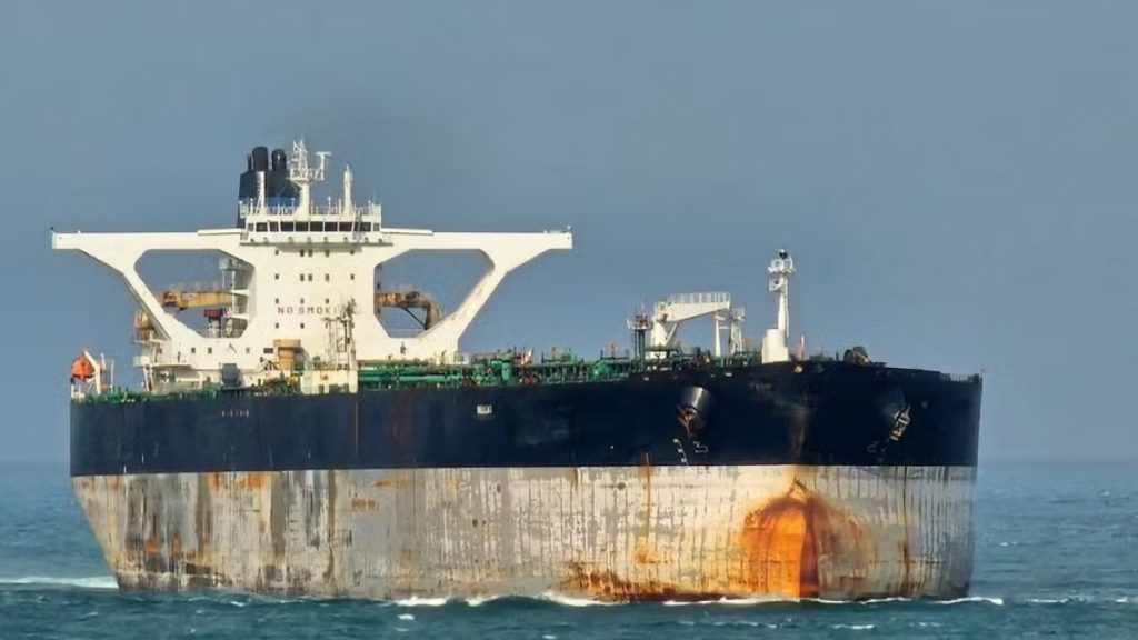 A Rússia deslocou um submarino e outras embarcações navais para escoltar um petroleiro antigo, o Bella 1, informou o Wall Street Journal nesta terça-feira, citando uma autoridade dos Estados Unidos. — Foto: Hakon Rimmereid/via REUTERS