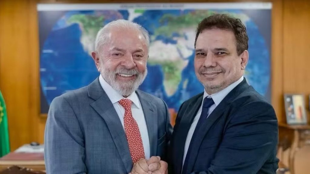 Lula e o novo ministro da Justiça e Segurança Pública, Wellington César Lima e Silva — Foto: Ricardo Stuckert/PR
