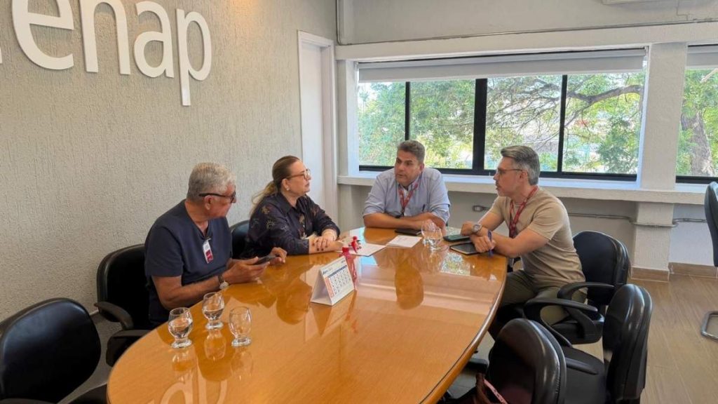 Magna Gerbasi esteve na sede da Companhia Estadual de Habitação Popular — Foto: Divulgação