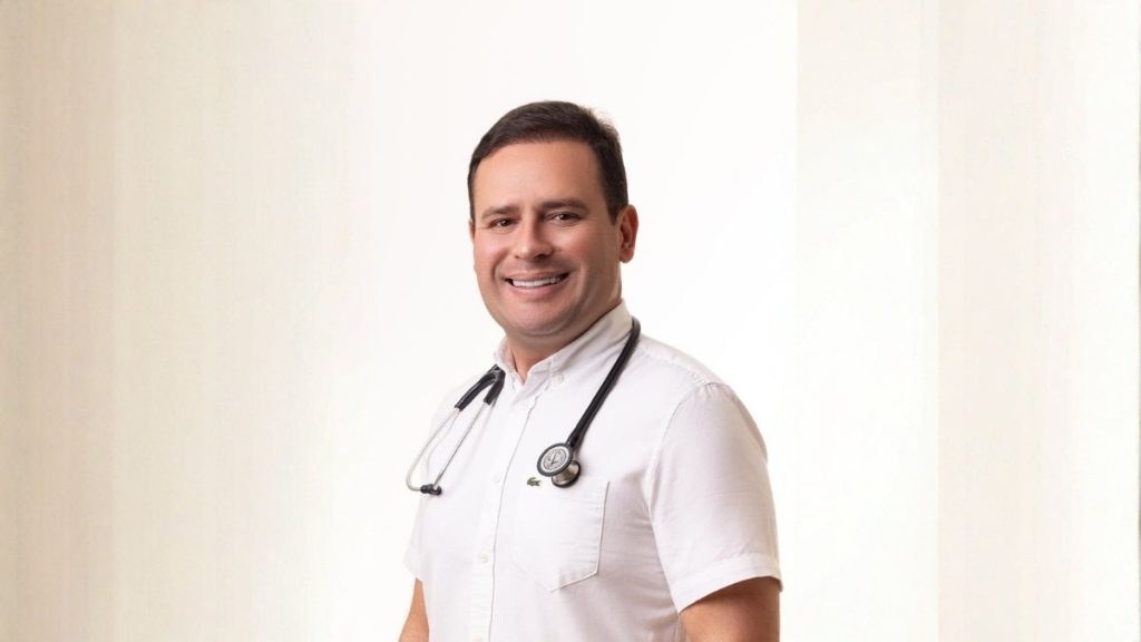 Médico Eduardo Carneiro de Brito