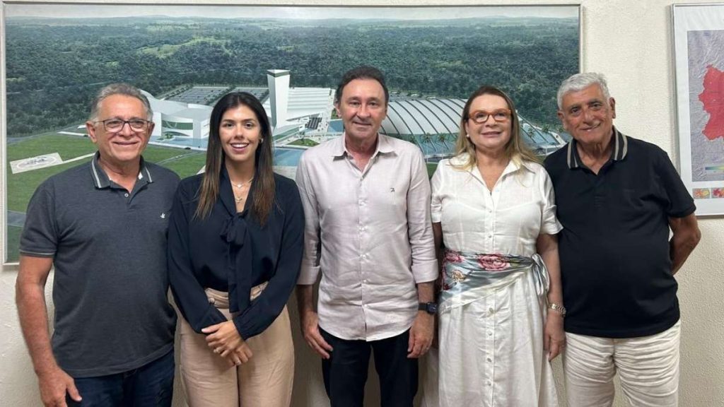 Magna esteve acompanhada de Maria Porto, pré-candidata a deputada estadual, e do prefeito de Mataraca, Eymard — Foto: Redes sociais