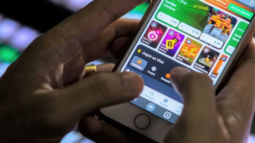 O teleatendimento pelo SUS é destinado a pessoas com 18 anos ou mais, além de familiares e rede de apoio. — Foto: Joédson Alves / Agência Brasil
