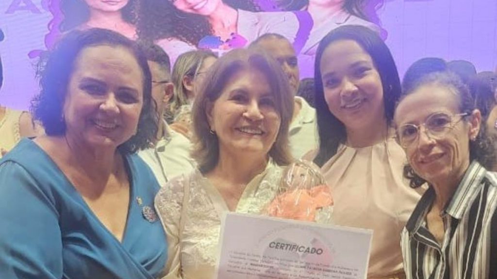 Premiação foi entregue a secretária da Mulher, Eunice Pessoa — Foto: Divulgação