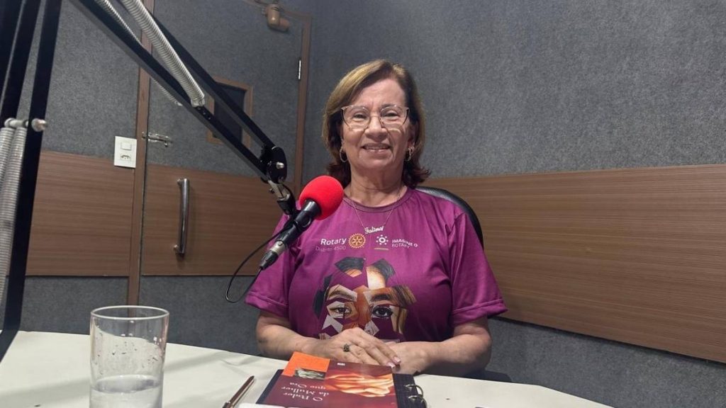 Fátima Lelis apresenta o Programa Direto ao Ponto, todas as quartas-feiras, a partir das 11h, na Rádio Correio do Vale 94.1 FM — Foto: Reprodução