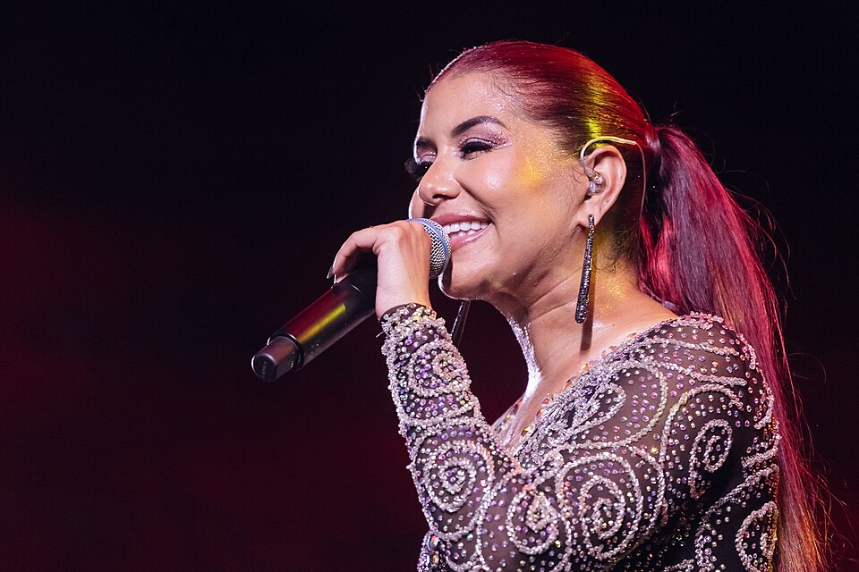Cantora Priscila Senna, uma das atrações do dia 9 de maio – Foto: Reprodução/internet