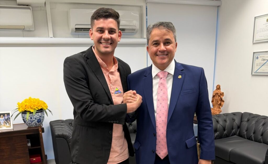 “Uma liderança que conhece a região e busca articular ações para o fortalecimento das nossas cidades.” — Senador Efraim Filho – Foto: Assessoria