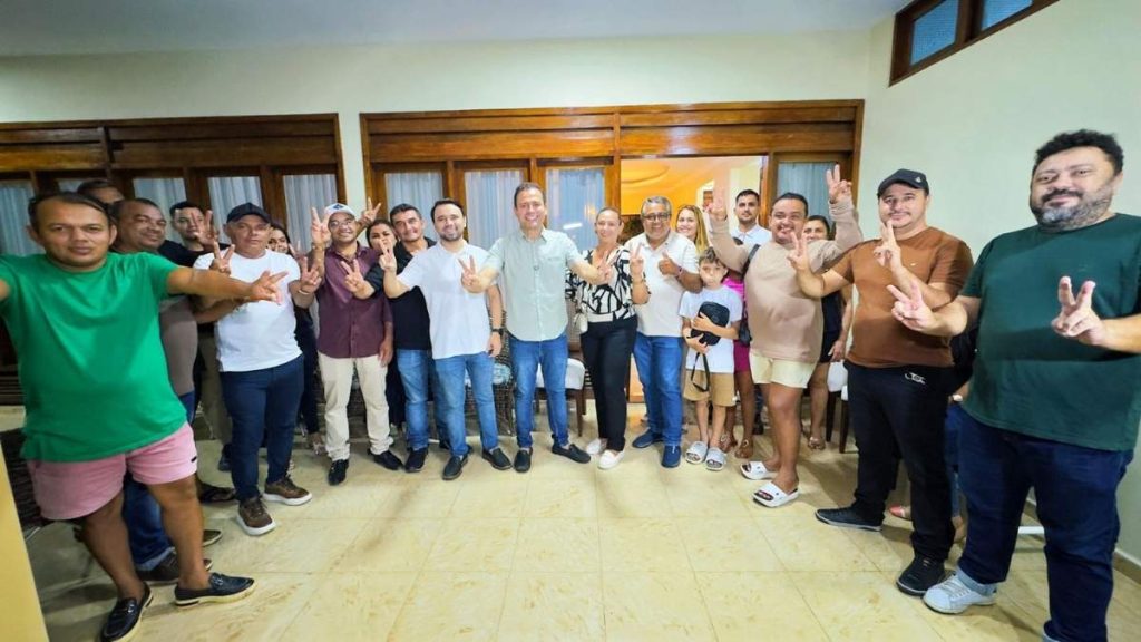 Vereadores e ex-parlamentares de Capim anunciam adesão ao projeto político do deputado estadual Eduardo Brito — Foto: Divulgação