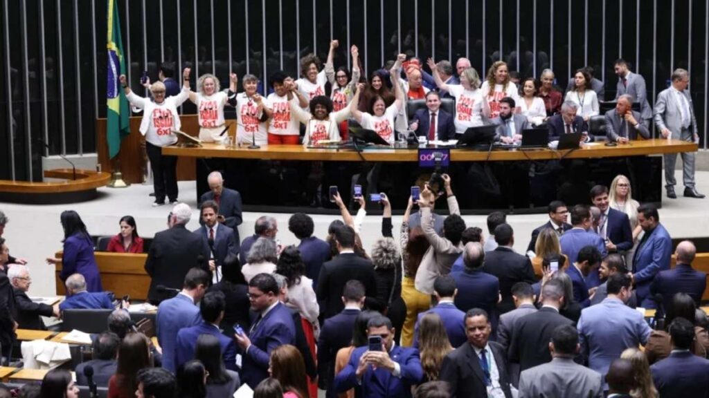 Câmara aprova PEC que acaba com a escala 6x1, reduz a jornada para 40h e prevê dois dias de folga por semana. — Foto: Bruno Spada/Câmara dos Deputados