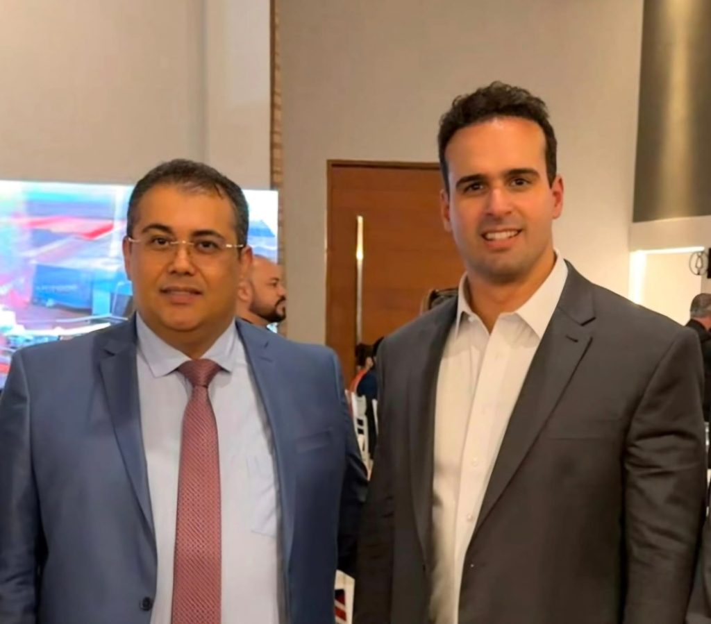 Açaímix Brazil vira case de sucesso na Paraíba e acelera plano de expansão. Empresário Napoleão Rodrigues em registro ao lado do governador Lucas Ribeiro – Foto: Assessoria