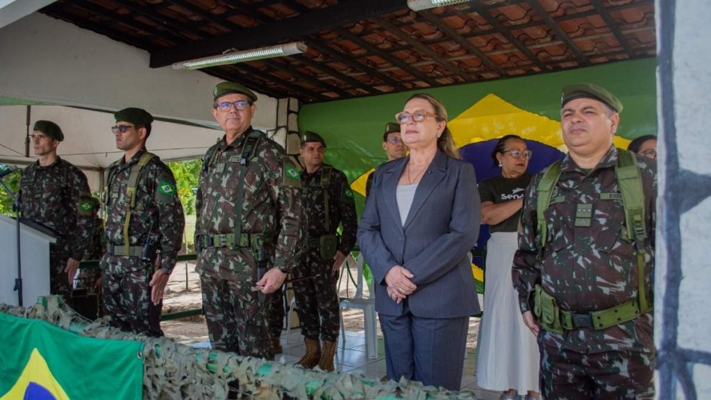 Prefeita Magna Gerbasi recebe comandante da 4ª Região Militar em visita ao Tiro de Guerra de Rio Tinto — Foto: Divulgação