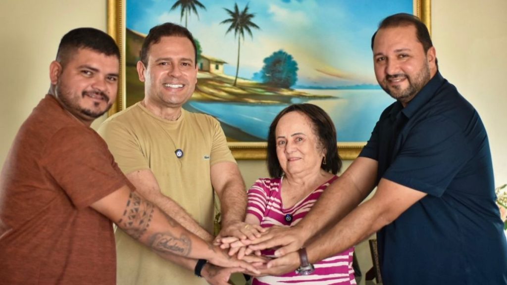 Deputado Eduardo Brito recebe adesão da ex-prefeita de Mogeiro por três mandatos, Dona Didi. — Foto: Divulgação