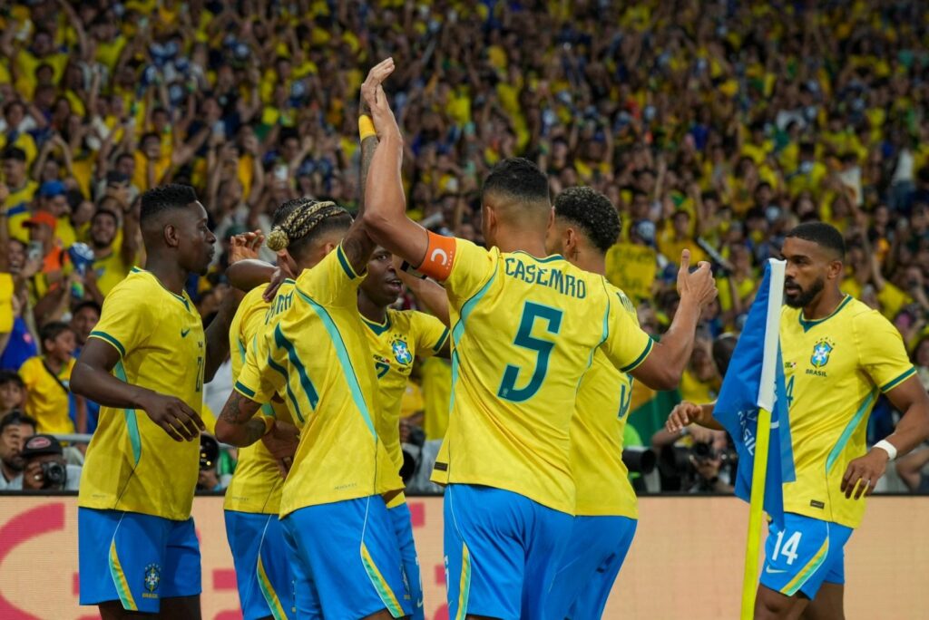 Vinicius Júnior e Casemiro marcaram para a Seleção no primeiro tempo – Foto: Nelson Terme/ CBF