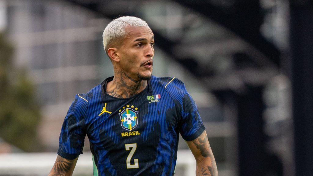 Wesley durante partida da seleção; jogador sofreu lesão de grau 3 na coxa – Foto: Gette images