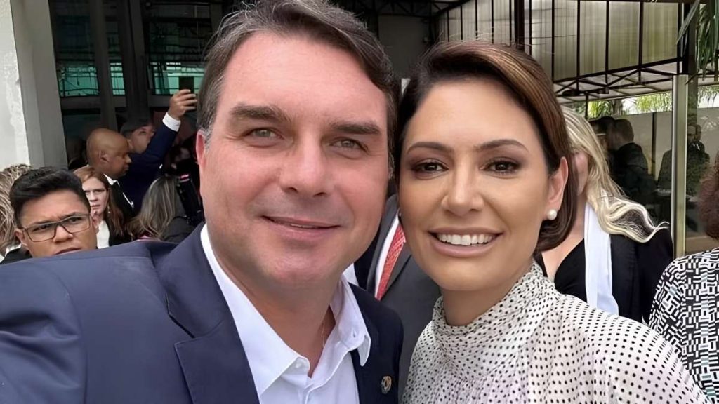 Flávio e Michelle: divergências públicas expõem disputa por legado de Bolsonaro. — Foto: Reprodução/redes sociais
