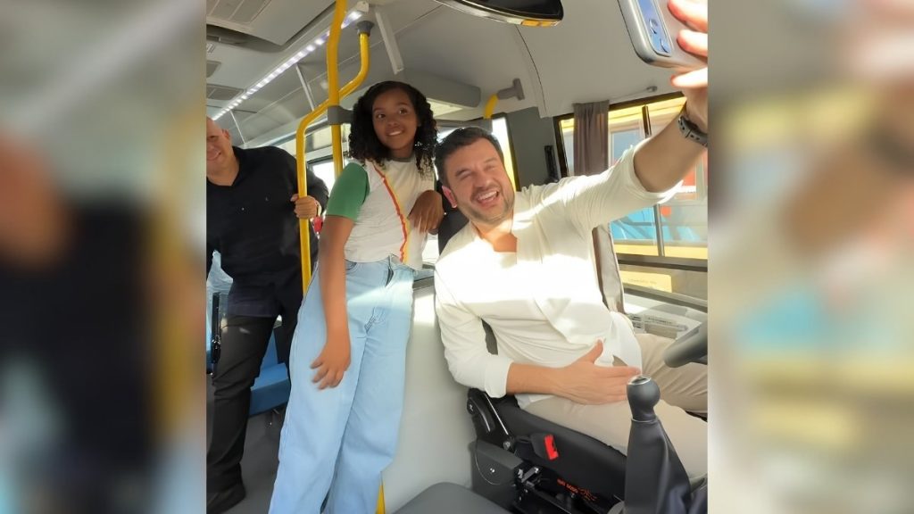 Prefeito Joaquim Fernandes recebe sexto ônibus escolar para reforçar transporte de estudantes em Mamanguape. — Foto: Reprodução
