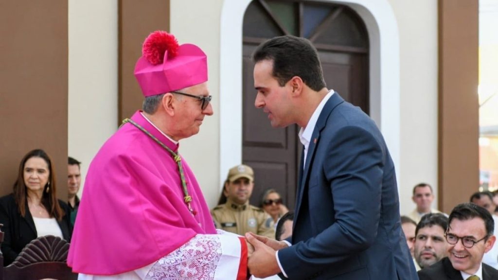 Lucas Ribeiro prestigia posse de Dom Edilson Soares como novo bispo da Diocese de Guarabira. — Foto: Assessoria