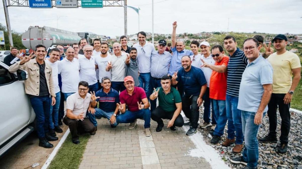 Em Boqueirão, Cícero Lucena visita produtores rurais e se compromete com apoio para irrigação e assistência técnica. — Foto: Divulgação