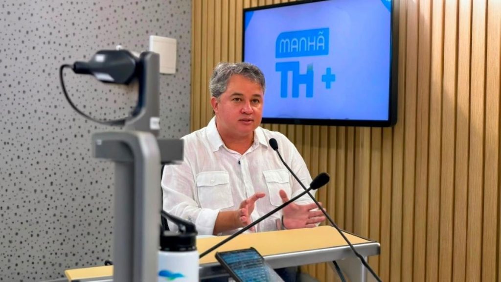 Efraim Filho concedeu entrevista na rádio Nova Brasil FM. — Foto: Divulgação